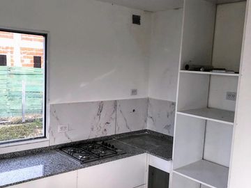 Casa a estrenar en área 8 con vista a la laguna San Sebastián