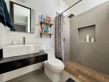 CASA EN VENTA A 1 MIN DE PERIFERICO, EN RESIDENCIAL SAC-UH