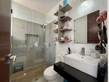 CASA EN VENTA A 1 MIN DE PERIFERICO, EN RESIDENCIAL SAC-UH