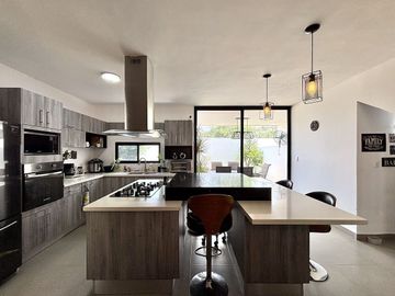 CASA EN VENTA A 1 MIN DE PERIFERICO, EN RESIDENCIAL SAC-UH