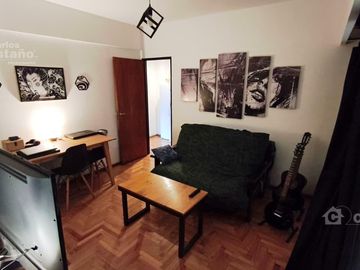 A Mts. de Av. Maipú, Dto. 2 Amb. al Lateral con Patio