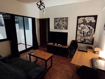 A Mts. de Av. Maipú, Dto. 2 Amb. al Lateral con Patio