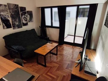 A Mts. de Av. Maipú, Dto. 2 Amb. al Lateral con Patio