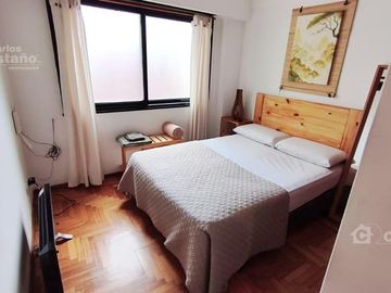 A Mts. de Av. Maipú, Dto. 2 Amb. al Lateral con Patio
