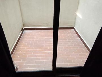 A Mts. de Av. Maipú, Dto. 2 Amb. al Lateral con Patio