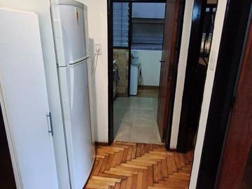 A Mts. de Av. Maipú, Dto. 2 Amb. al Lateral con Patio