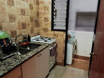 A Mts. de Av. Maipú, Dto. 2 Amb. al Lateral con Patio