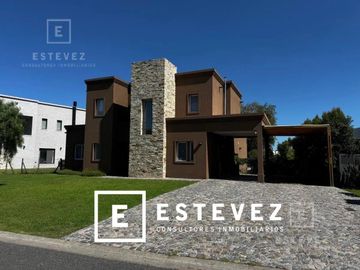Casa a la laguna, pileta - Barrio Cerrado, Escobar
