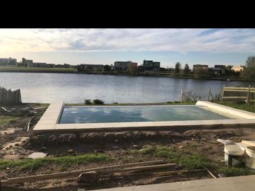 Casa a estrenar a la laguna área 1 - San Sebastián - todo en una planta con piscina