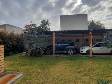 VENTA CASA EN EL MANZANAR CIPOLLETTI DE 3 HABITACIONES