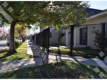 VENTA CASA EN EL MANZANAR CIPOLLETTI DE 3 HABITACIONES