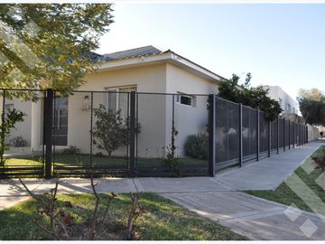 VENTA CASA EN EL MANZANAR CIPOLLETTI DE 3 HABITACIONES