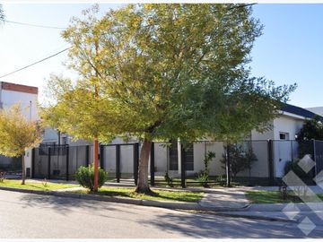 VENTA CASA EN EL MANZANAR CIPOLLETTI DE 3 HABITACIONES
