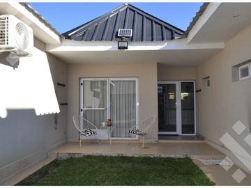 VENTA CASA EN EL MANZANAR CIPOLLETTI DE 3 HABITACIONES
