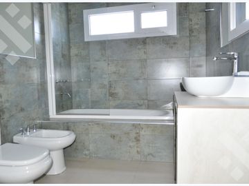 VENTA CASA EN EL MANZANAR CIPOLLETTI DE 3 HABITACIONES
