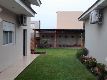 VENTA CASA EN EL MANZANAR CIPOLLETTI DE 3 HABITACIONES