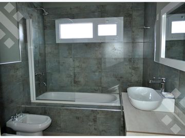 VENTA CASA EN EL MANZANAR CIPOLLETTI DE 3 HABITACIONES