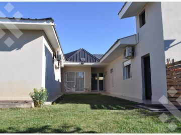 VENTA CASA EN EL MANZANAR CIPOLLETTI DE 3 HABITACIONES