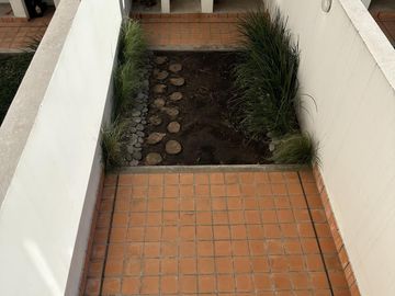 VENTA DUPLEX 2AMB CON JARDIN Y PARRILLA PROPIOS. AMENITIES. APTO CREDITO
