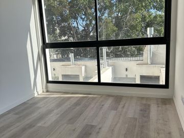 VENTA DUPLEX 2AMB CON JARDIN Y PARRILLA PROPIOS. AMENITIES. APTO CREDITO