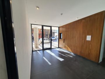 VENTA DUPLEX 2AMB CON JARDIN Y PARRILLA PROPIOS. AMENITIES. APTO CREDITO