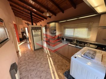 asa En Venta En Villa Parque Síquiman | Pileta | Quincho | 510 M² | Ref. 3138