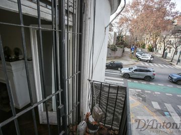 PH de 3 Ambientes con dependencias al Frente con Gran Terraza Propia  – Belgrano R
