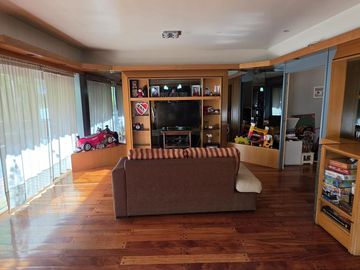 Hermoso departamento 5 ambientes mas dependencia