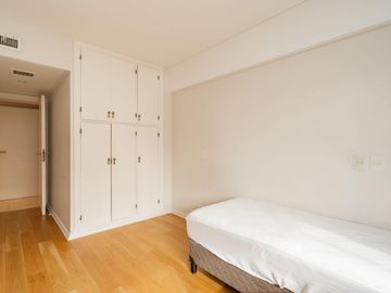 Departamento en venta en Palermo Chico 4 amb., cochera fija. Edificio Torre piso Alto.