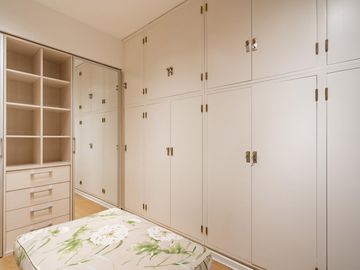 Departamento en venta en Palermo Chico 4 amb., cochera fija. Edificio Torre piso Alto.