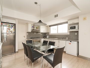 Departamento en venta en Palermo Chico 4 amb., cochera fija. Edificio Torre piso Alto.