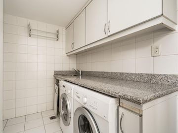 Departamento en venta en Palermo Chico 4 amb., cochera fija. Edificio Torre piso Alto.