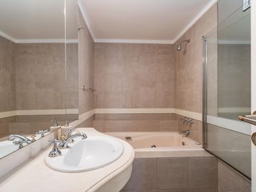 Departamento en venta en Palermo Chico 4 amb., cochera fija. Edificio Torre piso Alto.