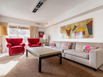 Departamento en venta en Palermo Chico 4 amb., cochera fija. Edificio Torre piso Alto.