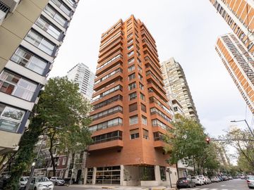 Departamento en venta en Palermo Chico 4 amb., cochera fija. Edificio Torre piso Alto.