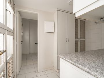Departamento en venta en Palermo Chico 4 amb., cochera fija. Edificio Torre piso Alto.