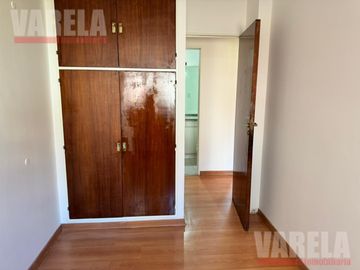 Riglos 800 P2° Con Renta: 4 amb. cfte. c/ balcón francés. 2 bños.  A mtrs. de Av. Directorio.