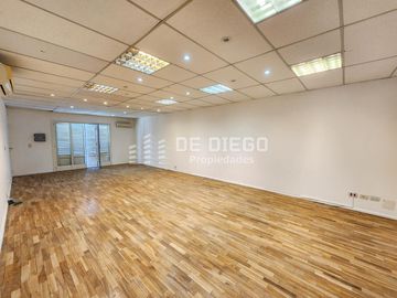 Edificio en venta de 3 plantas de 1960 m2, con ascensor, Belgrano.