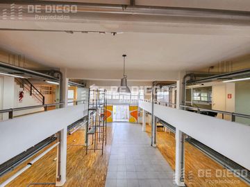 Edificio en venta de 3 plantas de 1960 m2, con ascensor, Belgrano.