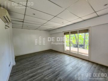 Edificio en venta de 3 plantas de 1960 m2, con ascensor, Belgrano.