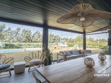 Venta / Permuta - Casa 3 dormitorios amueblada - Piscina - Palos Verdes Country Club, Fisherton.