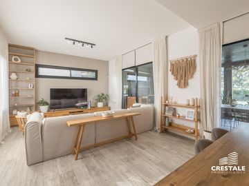 Venta / Permuta - Casa 3 dormitorios amueblada - Piscina - Palos Verdes Country Club, Fisherton.