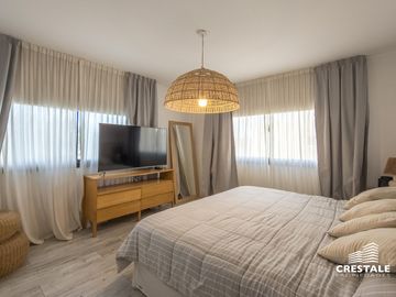 Venta / Permuta - Casa 3 dormitorios amueblada - Piscina - Palos Verdes Country Club, Fisherton.