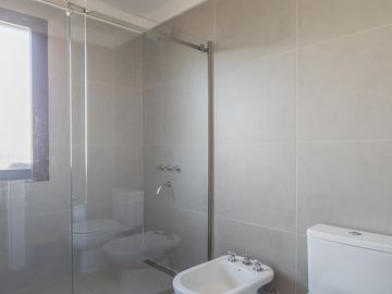 Venta / Permuta - Casa 3 dormitorios amueblada - Piscina - Palos Verdes Country Club, Fisherton.