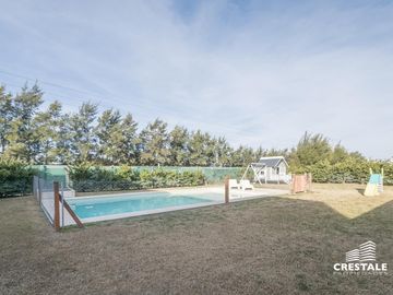 Venta / Permuta - Casa 3 dormitorios amueblada - Piscina - Palos Verdes Country Club, Fisherton.