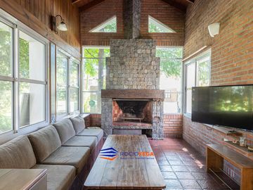 Casa a la venta en country Banco Provincia