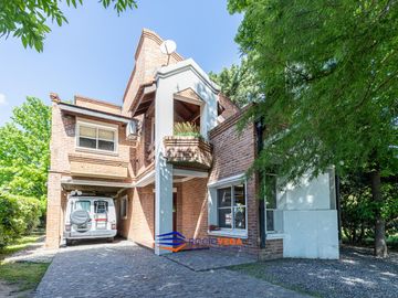 Casa a la venta en country Banco Provincia
