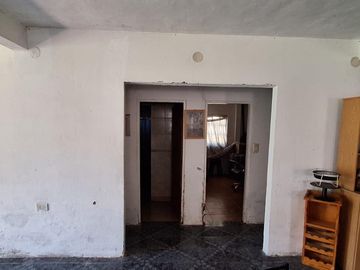 Terreno con casa en Francisco Alvarez (Moreno)