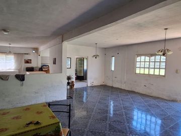 Terreno con casa en Francisco Alvarez (Moreno)