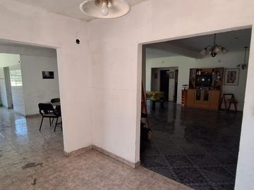 Terreno con casa en Francisco Alvarez (Moreno)
